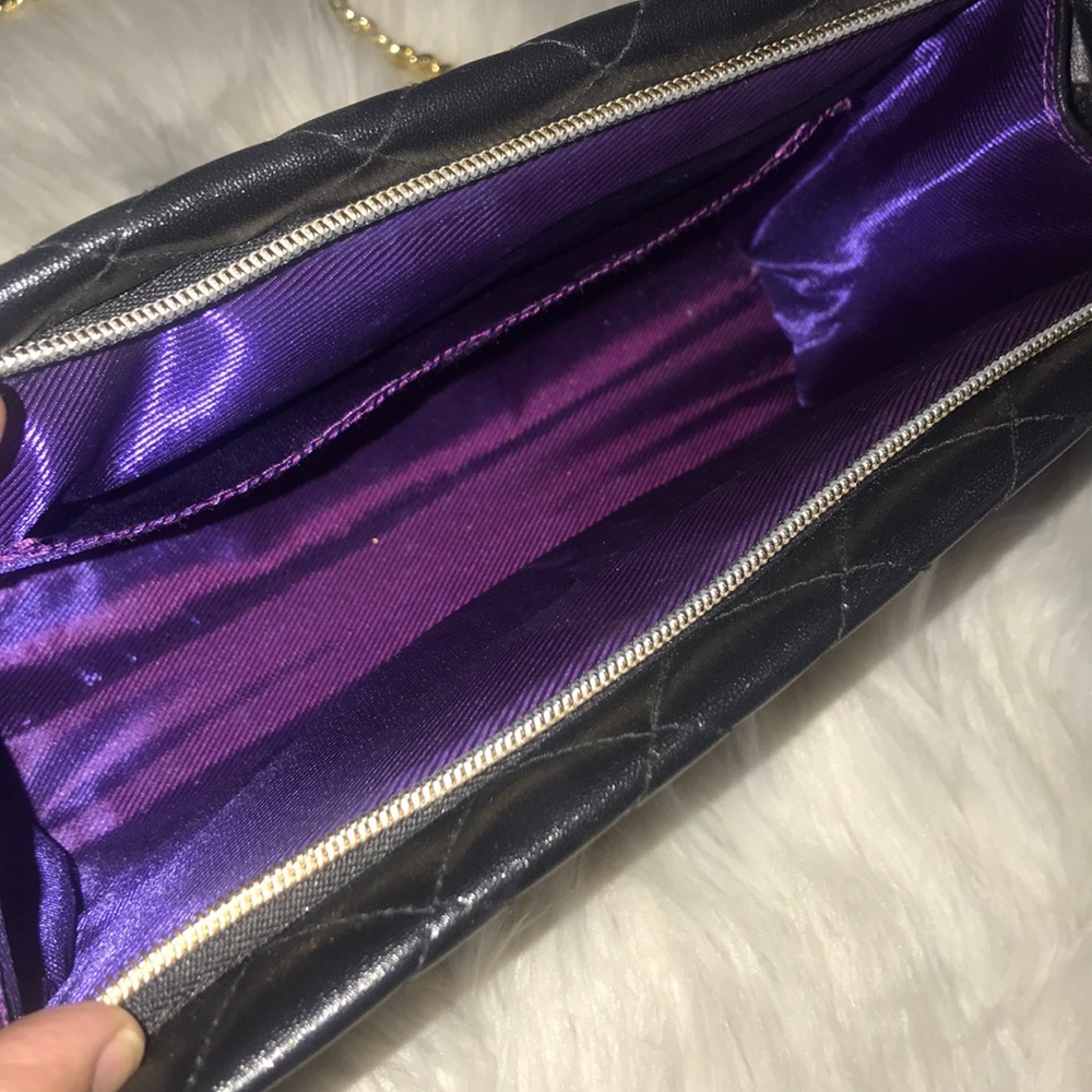 Black bag w/ gold chain - Picture 2 of 4